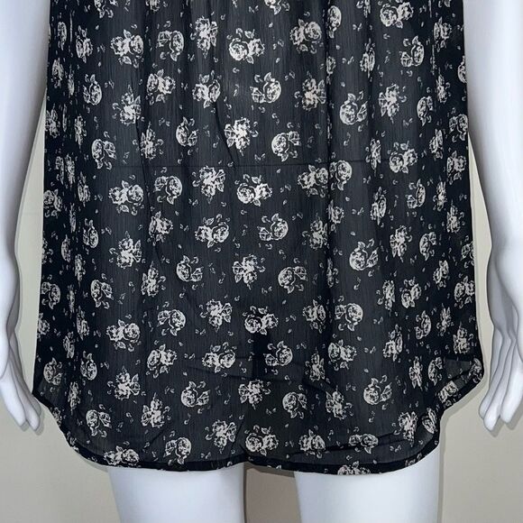 Torrid Square Neck Tulip Sleeve Black and White Ditzy Floral Print - Picture 3 of 13